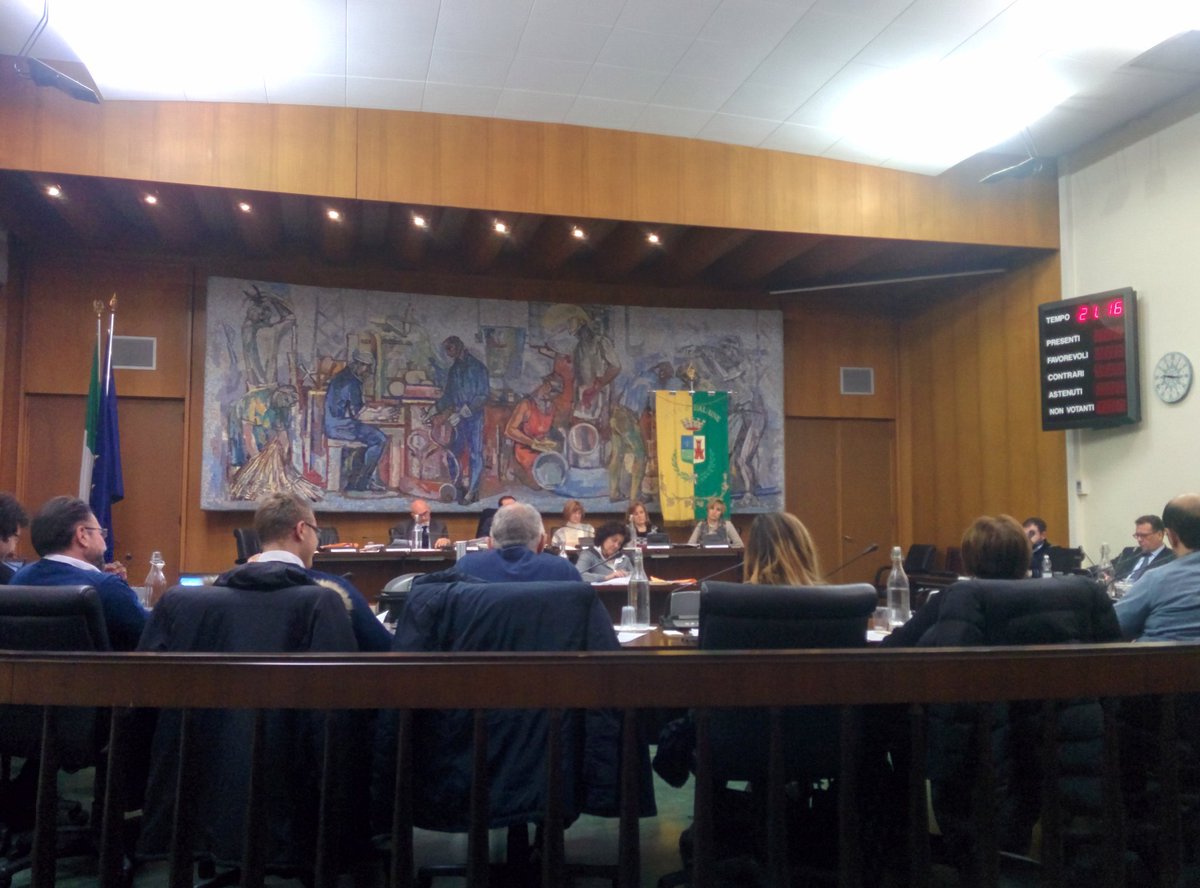 Una foto della sala consiliare (assente ancora Terzi) #opendalmine https://t.co/lqu63bVeQy